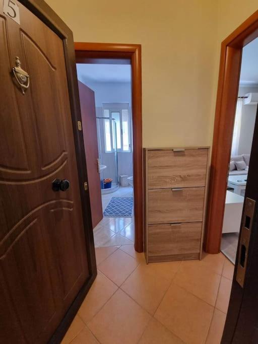 Liqeni Thate, Tirane Appartamento Esterno foto