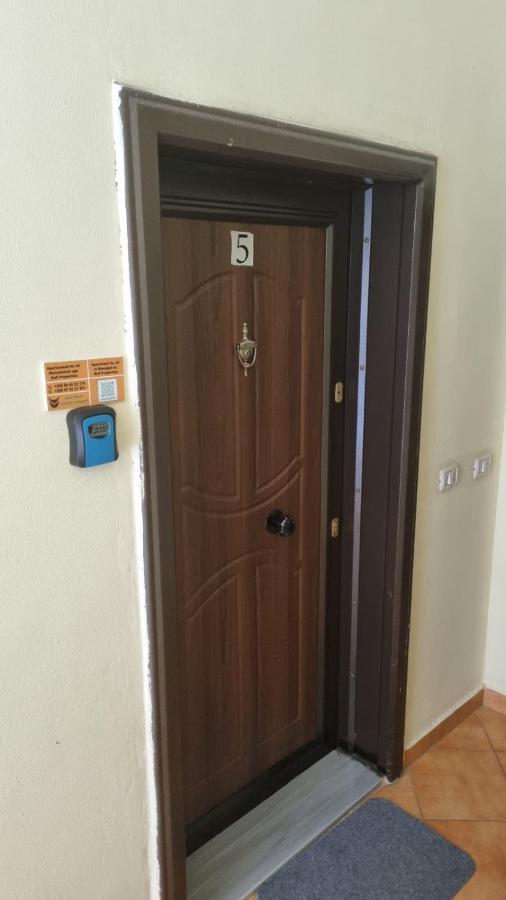 Liqeni Thate, Tirane Appartamento Esterno foto